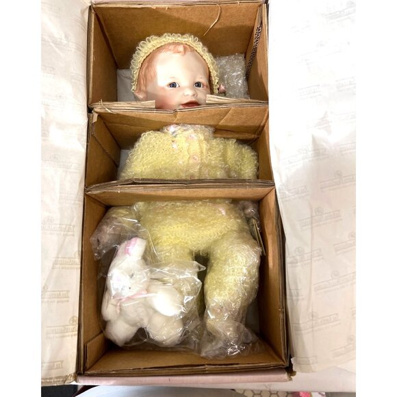 Ashton Drake Vintage Porcelain Doll "Her Very First Smile" With Yellow Outfit - Picture 1 of 8